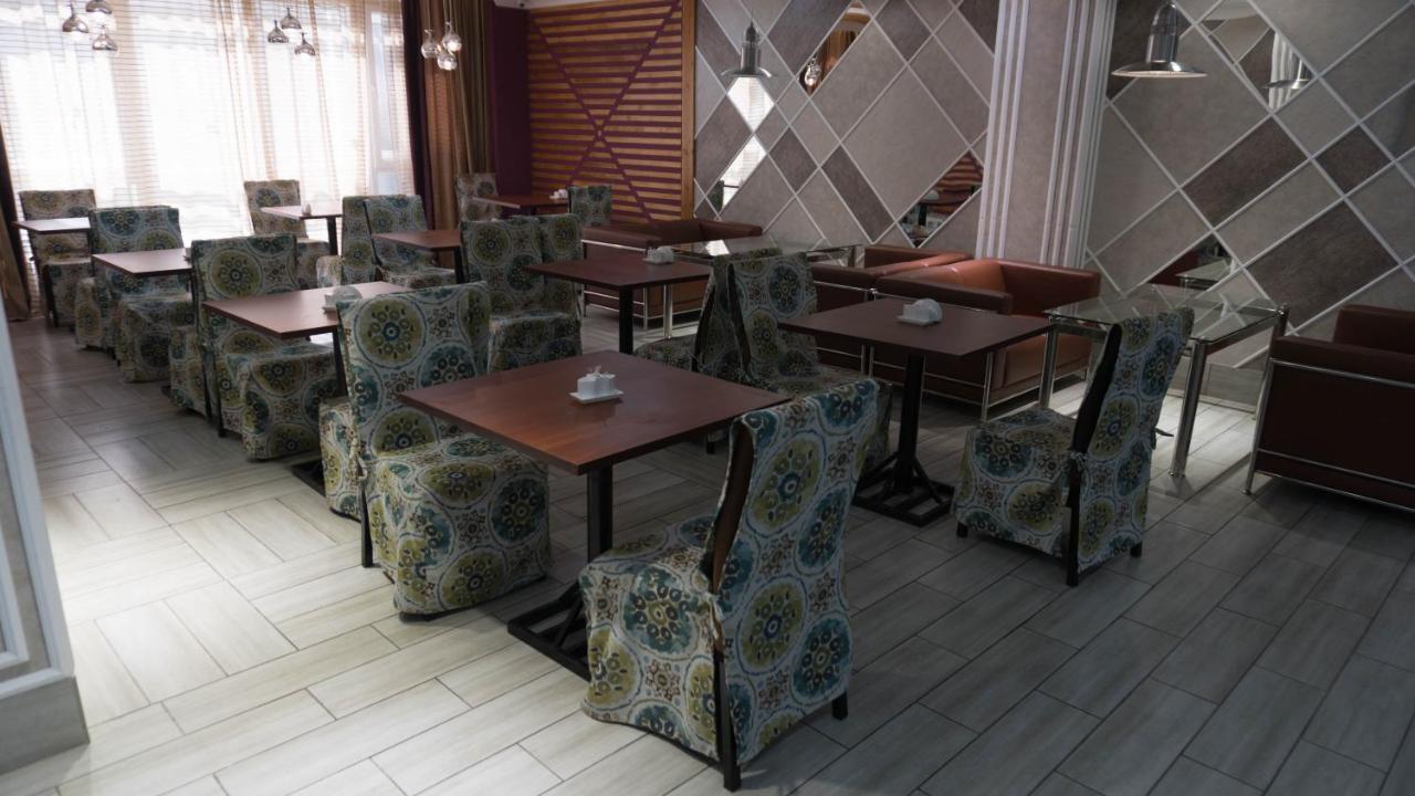 Artastana Hotel Bagian luar foto