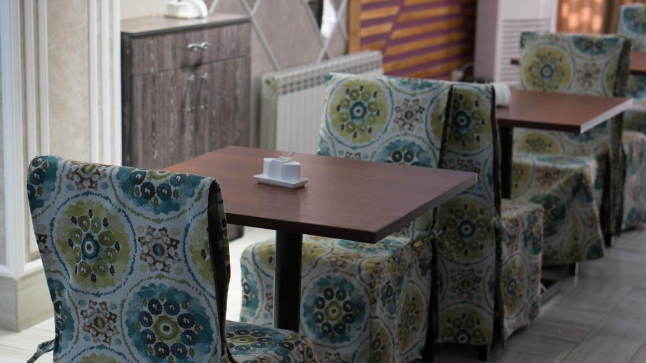 Artastana Hotel Bagian luar foto