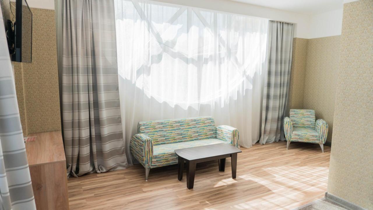 Artastana Hotel Bagian luar foto